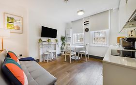 Modern One Bedroom In Fitzrovia, Central London