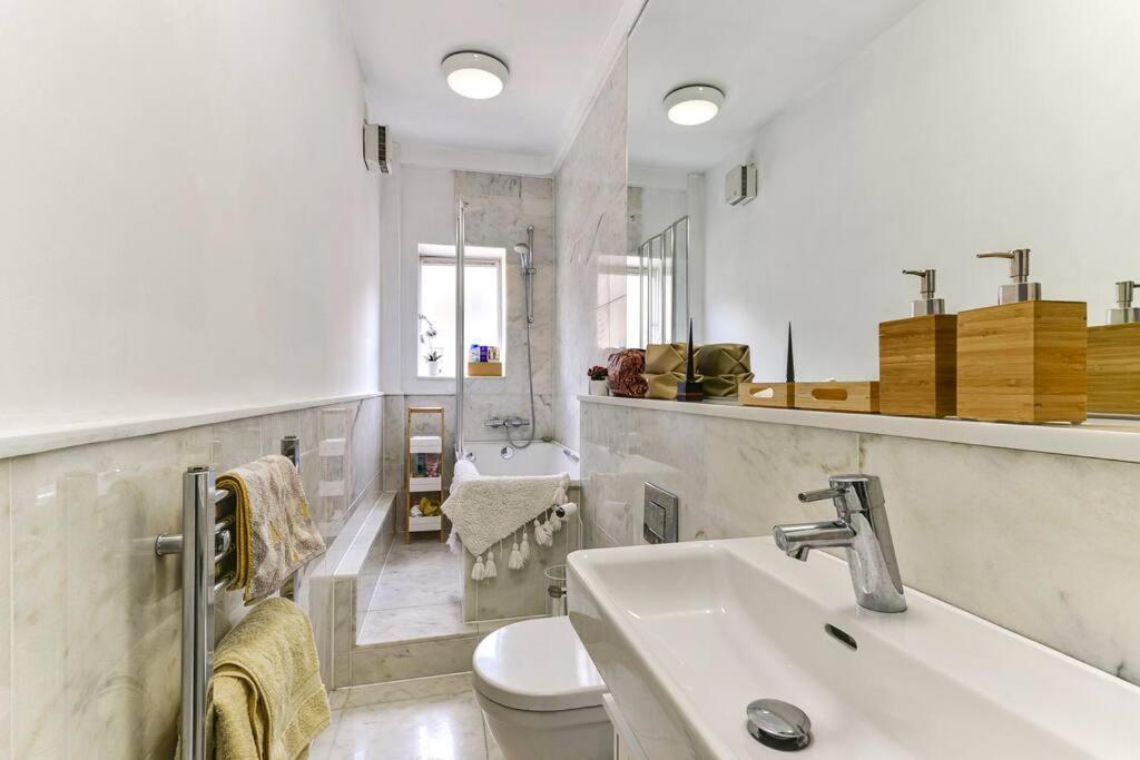 Modern One Bedroom In Fitzrovia, Central Londres Extérieur photo